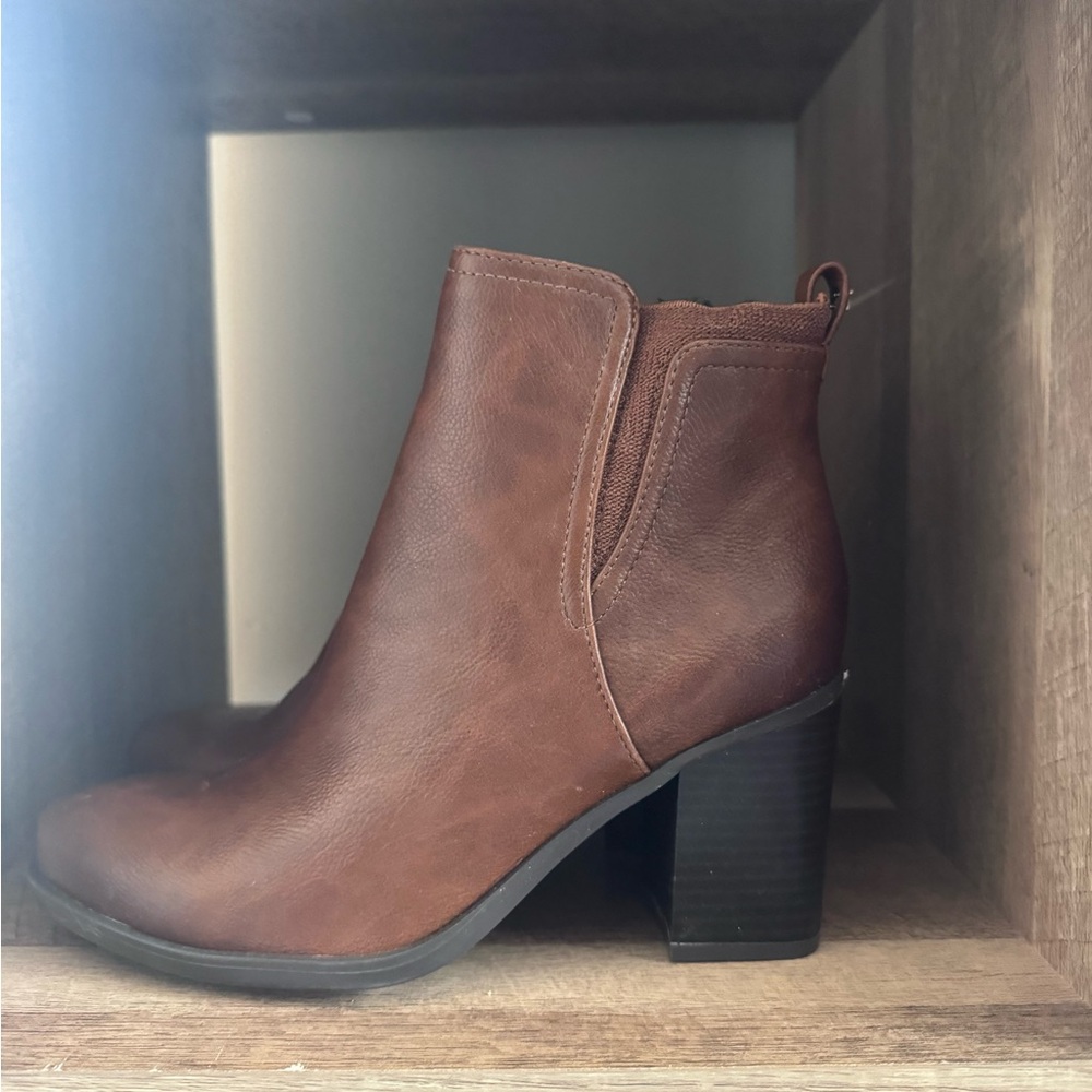 Women's Brown Leather Block Heel Ankle Booties - Picture 2 of 3